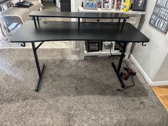 Gaming desk