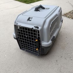 hard-sided plastic pet carrier 22” To 15” To 14”, New