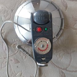 Vintage Honeywell-Tilt-A-Mite Pocket Flash Fan

