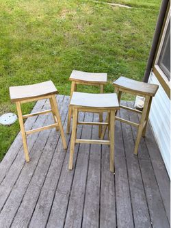 Set of 4 Wooden Saddle Bar Stools