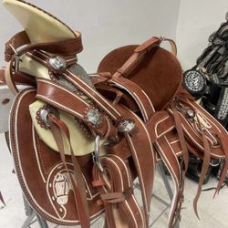 Nueva montura charra Pitiada original con Herrage y medio fuste plateado
