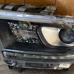 2018 Dodge Durango Left side head light