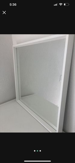 Dresser With 4 Storage Boxes And a Mirror 