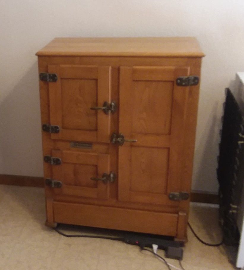 Antique Ice Box Circa 1900 Vermonterr All Original Dimensions 30wx15dx41h Ex Cond