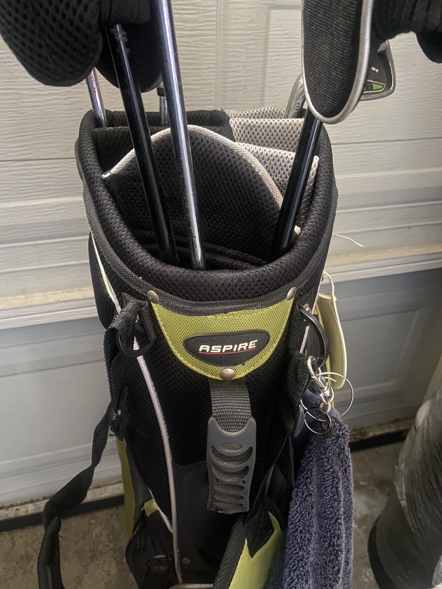 GOLF CLUBS $30