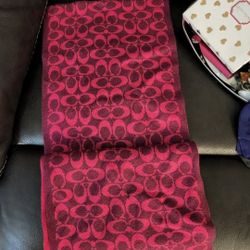 Coach reversible knit Logo scarf Raspberry/Sherry

