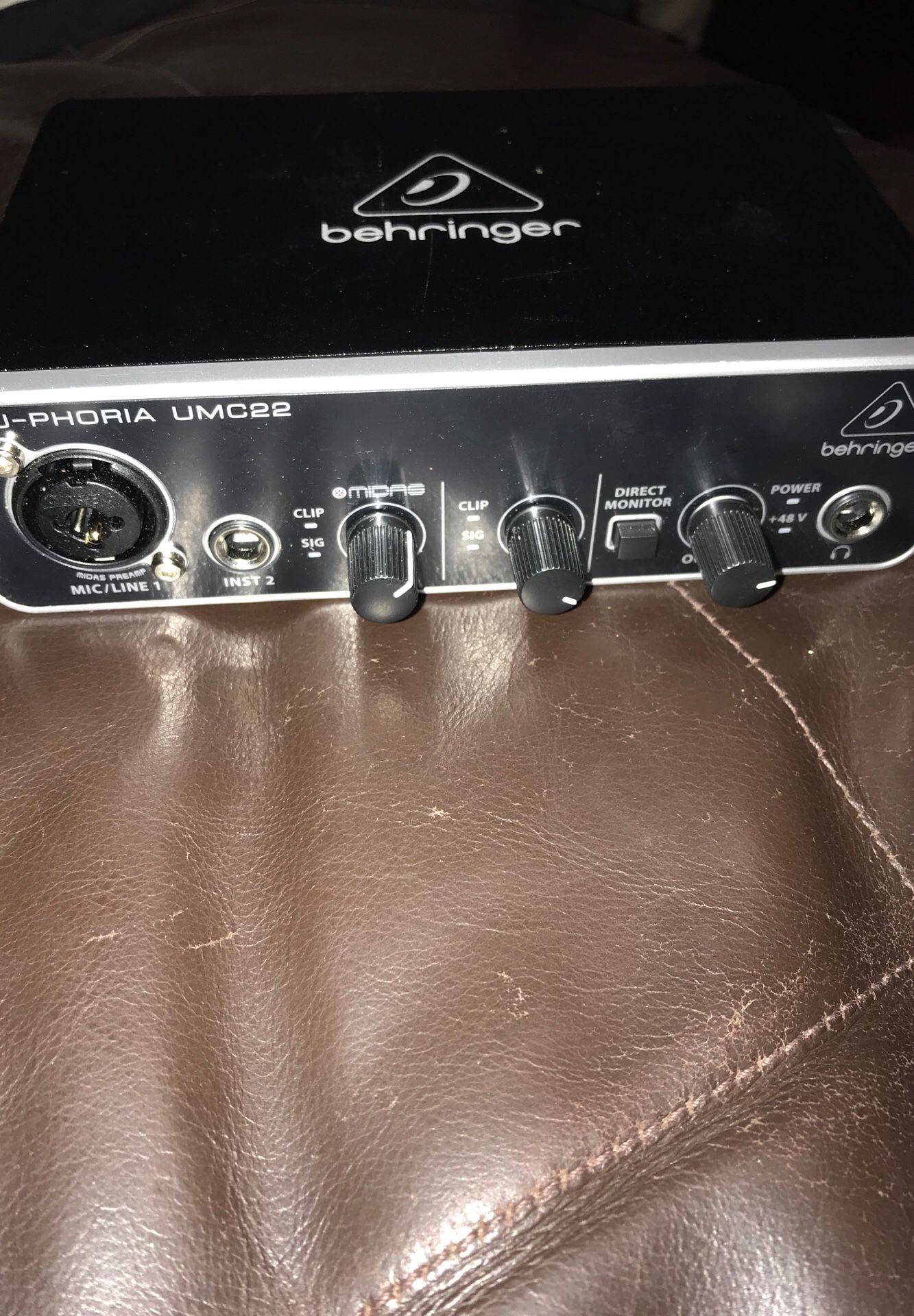 Behringer UMC22 USB Audio Interface & Microphone Cord