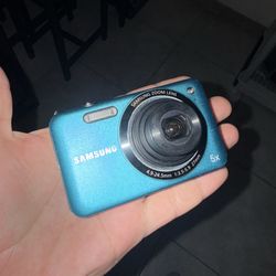 Samsung digital Y2K camera digicam