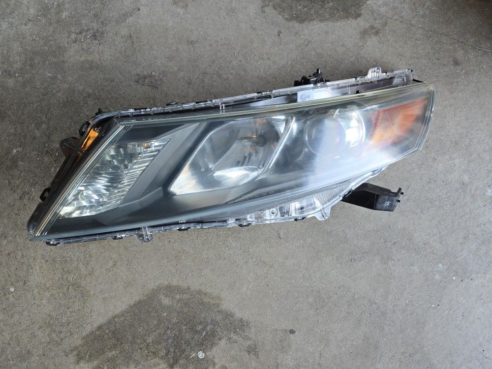 Honda Crosstour LH headlight (OEM)