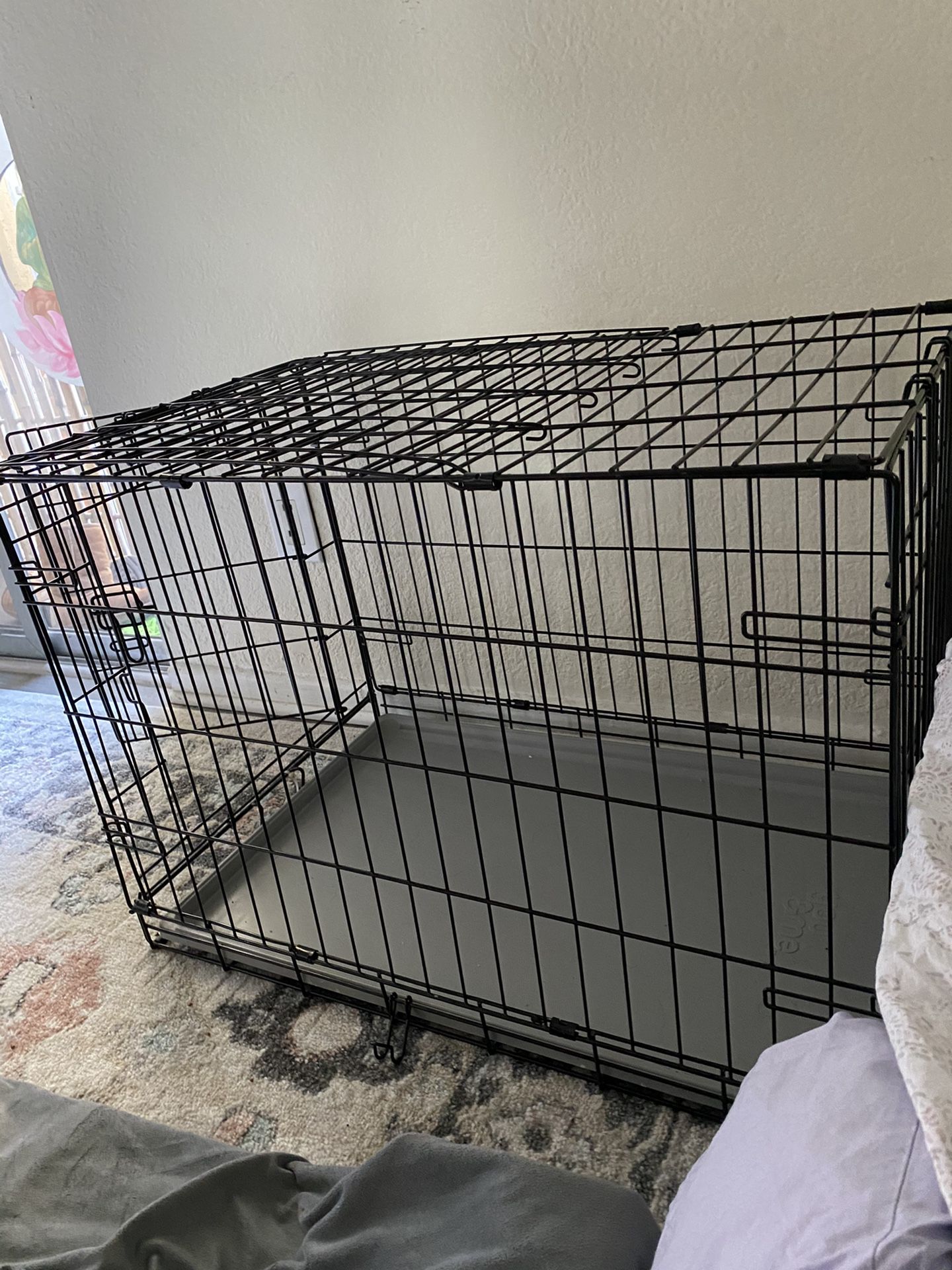 Dog crate 18.5 x 21 x 30 inches