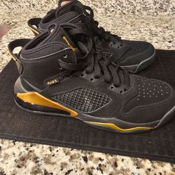 Jordan Mars 270 Black Gold Sneakers boys 6y