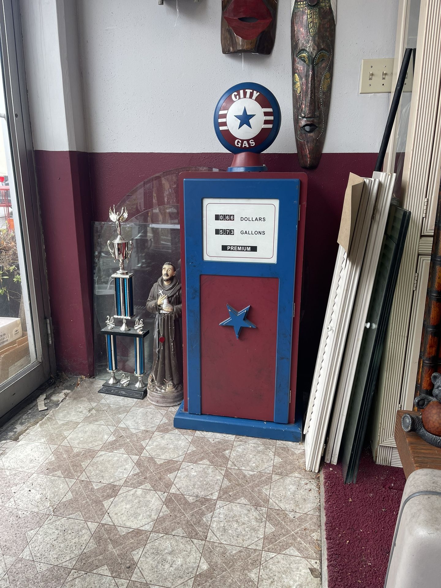 Vintage Americana City Gas Lamp And Pump