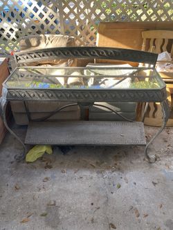 Very Nice Picture Table About 5ft Wide!