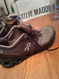 WOMEN'S RUNNING SHOES $20 PICK UP IN SUN VALLEY