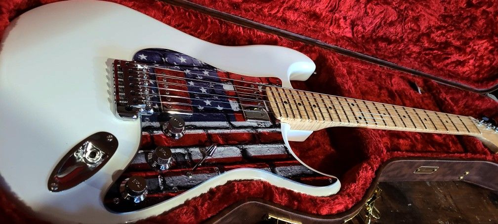 Custom Strat USA w New Fender Case
