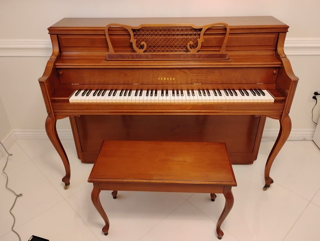 Yamaha M2H Upright Piano In Excellent Condition