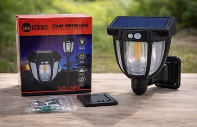 Outdoor Solar Motion-Sensor Wall Light – 1300 Lumens