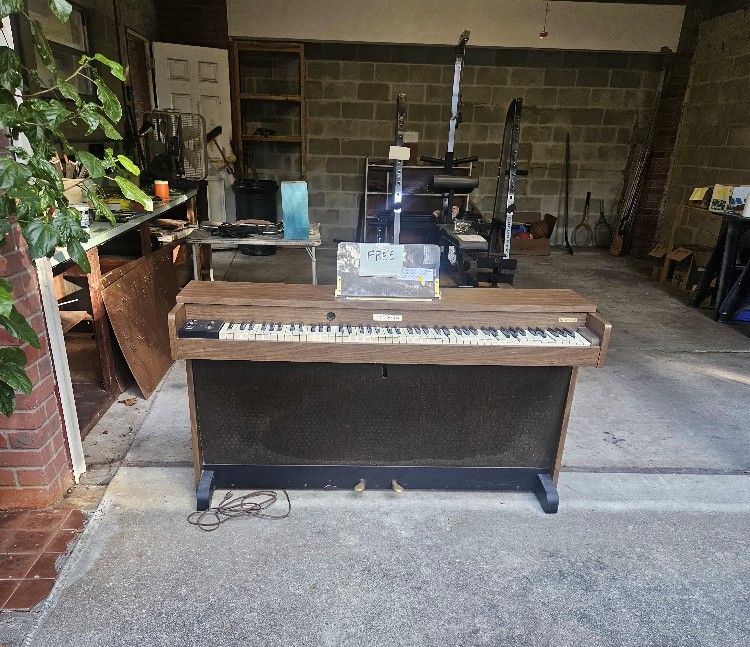 Baldwin Electro Piano.