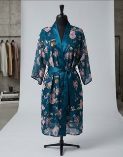 Woman's robe like new size large