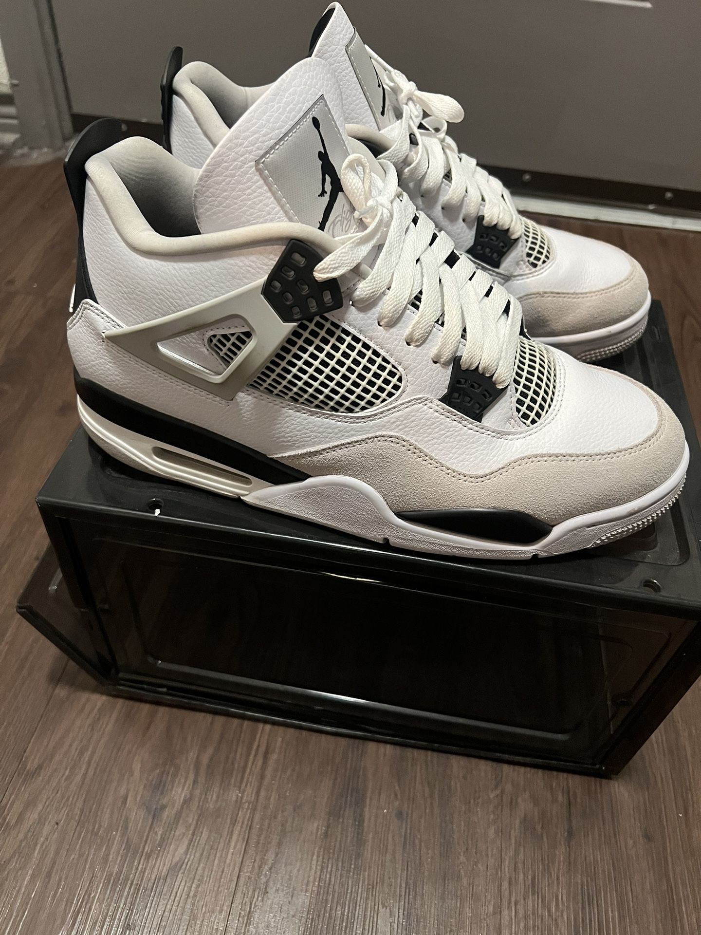 Jordan 4 Military Black 