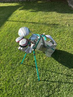 Very Gd. Cond. Junior Complete 8 Golf Club Set W/ Bag