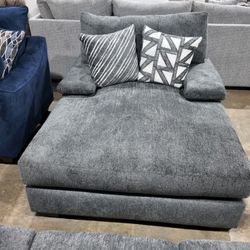 Brand New Double Chaise  Perfect for Relaxing!