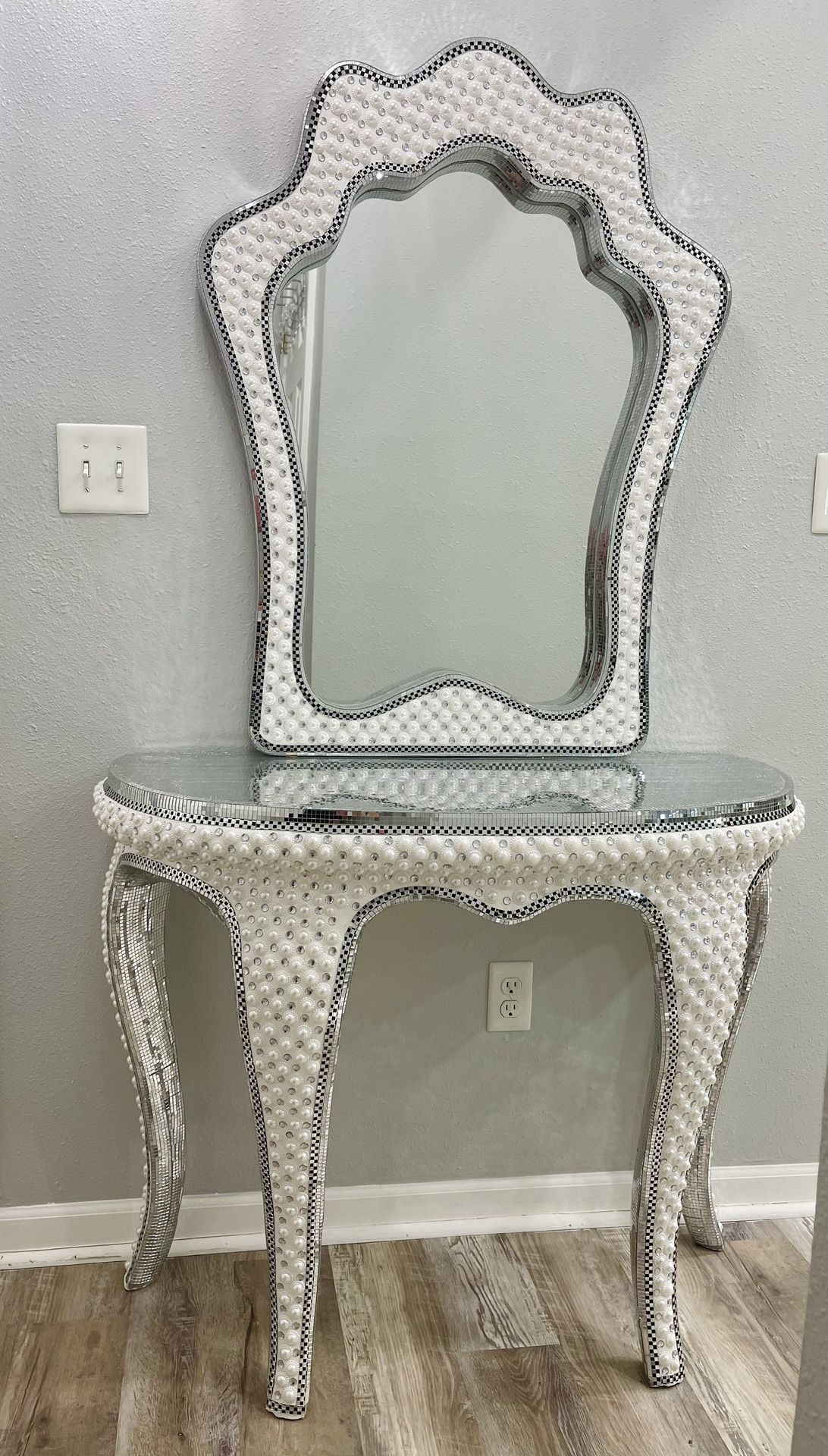 table with mirror