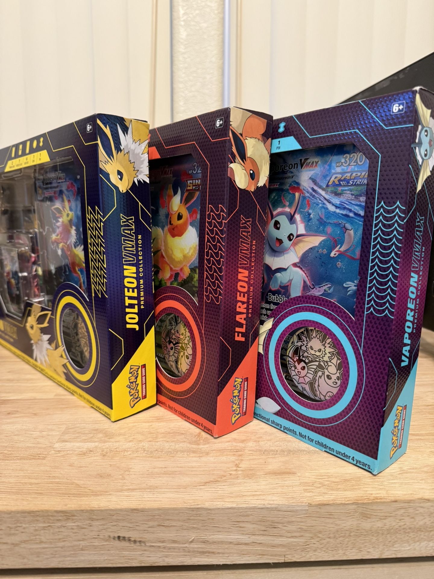 Pokemon Vmax Premium Collection - Vaporeon, Jolteon, Flareon.