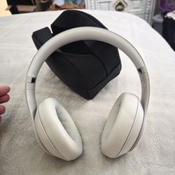Beats Studio Pro 