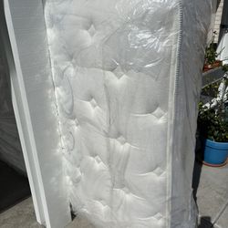 Queen Mattress - excellent condition