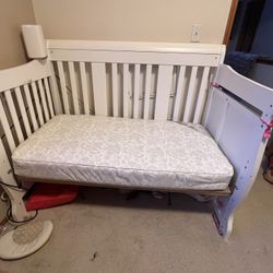 Crib/ Daybed w/ New Mattress 