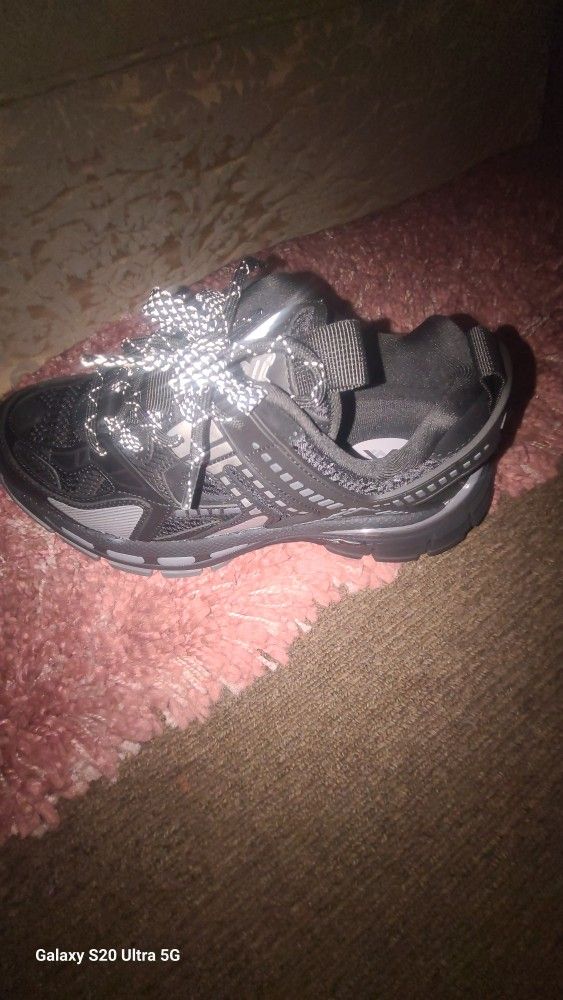 Javi Sneaker Sz 6 Brand New In Box