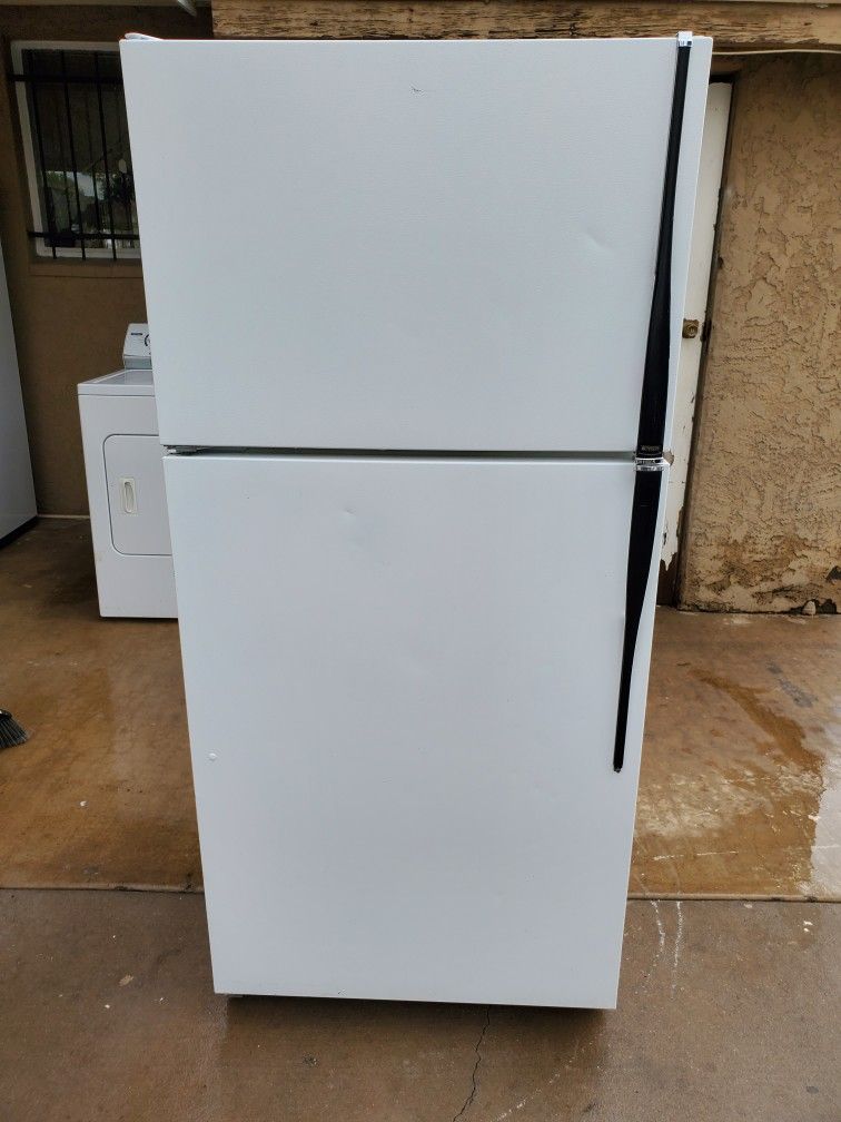 Hotpoint Refrigerator Nice And Clean 