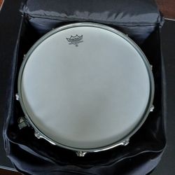 UMI Chrome 10 Lug 14" Snare Drum with Pearl Case New Heads