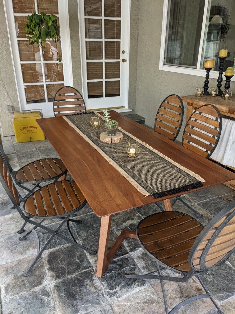 Outdoor Dining Chairs: Industrial Look: 6 Solid wood Venika folding chairs