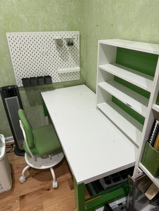 Ikea Pahl Kids Study desk and Chair