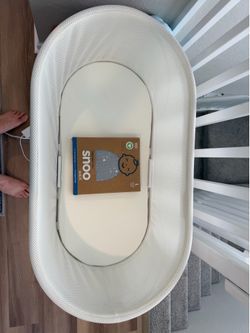 Gently Used SNOO Smart Sleeper – Excellent Condition + Extras