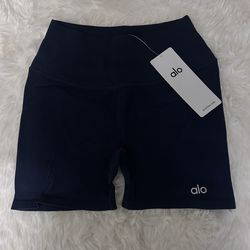 Alo Ribbed Shorts (Size Medium)