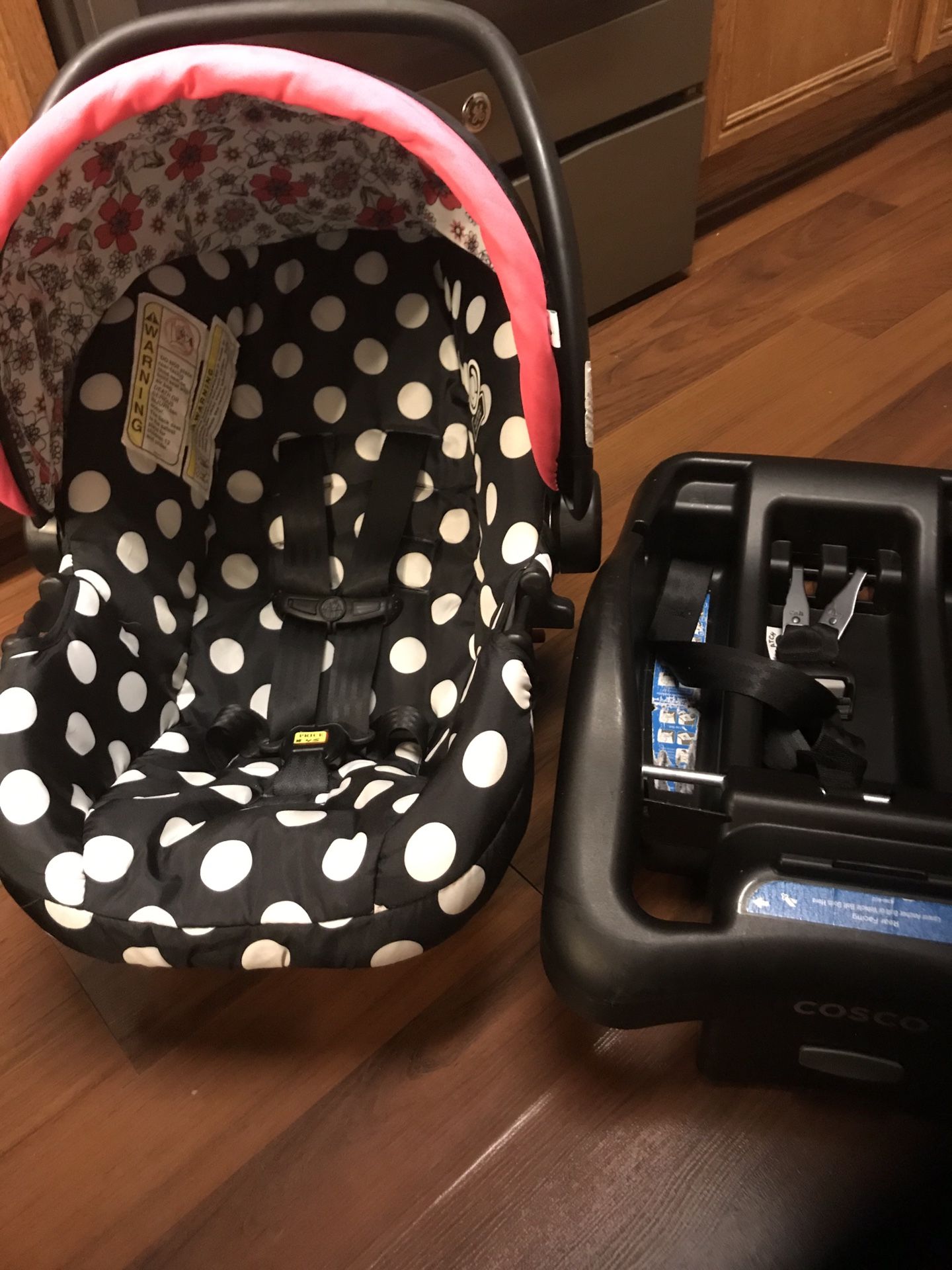 Cosco polka dot Disney car seat 2027 light and comfy