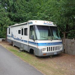 34 ' WINNEBAGO MOTORHOME 