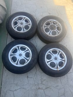 Set of 4 Alloy Wheels with Tires