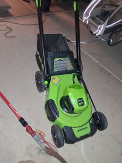Electric lawnmower