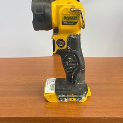 Dewalt Work Light (Nosotros Hablamos espanol)