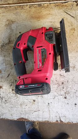Milwaukee fuel jigsaw with battery
