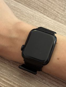 ⌚ Apple Watch SE (1st Gen) | 40mm GPS | Space Gray | $65 OBO