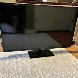 TCL 44 inch Roku TV with remote