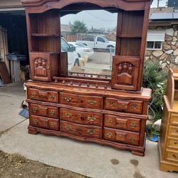 Dresser With Mirror