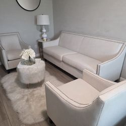 Beautiful Sofa and 2 Chairs. Used, in good condition. 

Sofa
2 Chairs 

Decor Not Available 

$625