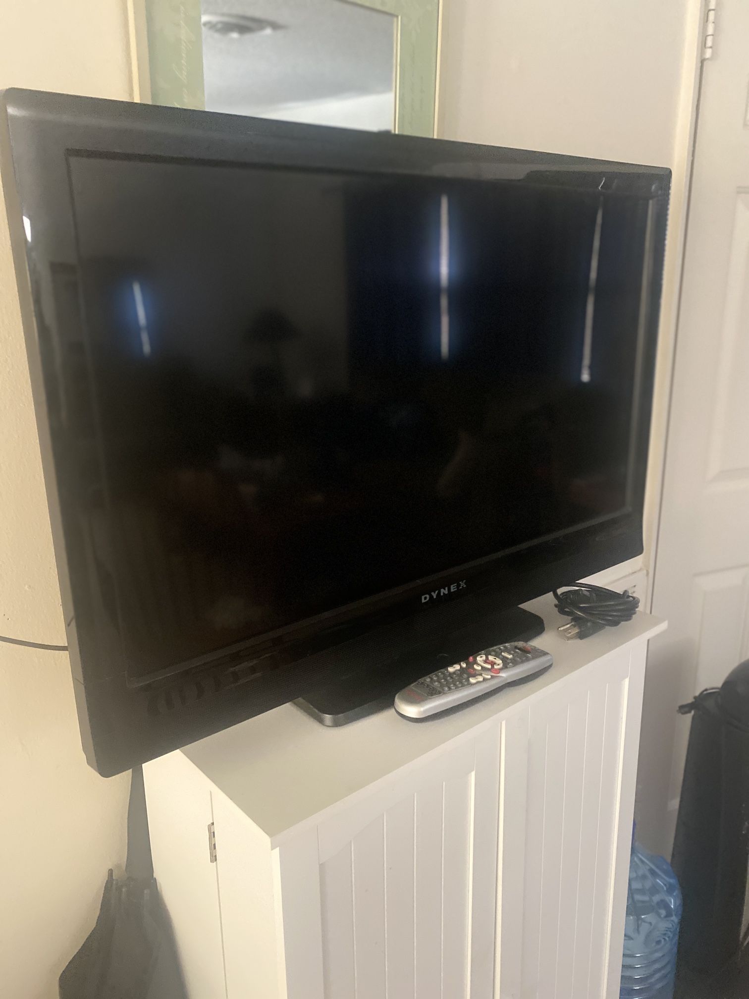 Dynex 32” LCD Tv