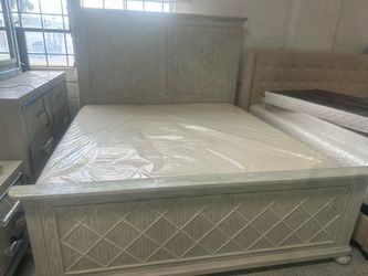 Like new king size mattress and box spring and bed frame
